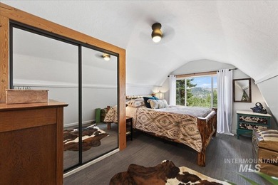 Set against the breathtaking Boise Mountains, this private view - photo 26