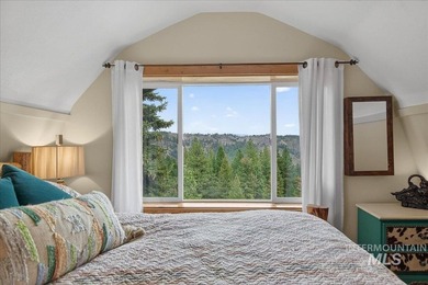 Set against the breathtaking Boise Mountains, this private view - photo 27