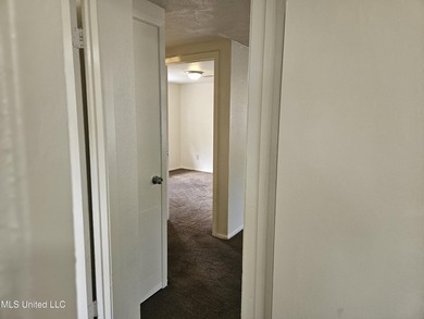 Clean and move-in ready 3-bedroom home priced below retail value - photo 27