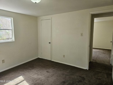 Clean and move-in ready 3-bedroom home priced below retail value - photo 29