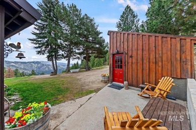 Set against the breathtaking Boise Mountains, this private view - photo 39