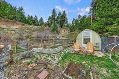 Set against the breathtaking Boise Mountains, this private view - photo 49