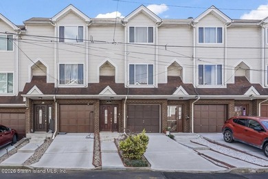 Move right into this spacious and sunny 2-bedroom, 3-level - photo 1