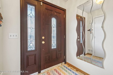 Move right into this spacious and sunny 2-bedroom, 3-level - photo 4