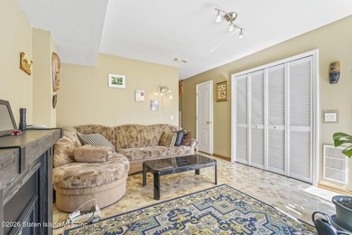 Move right into this spacious and sunny 2-bedroom, 3-level - photo 7