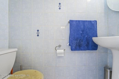 Move right into this spacious and sunny 2-bedroom, 3-level - photo 8