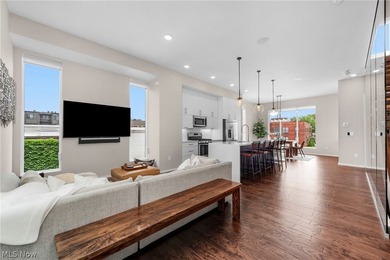Stunning, impeccably maintained luxury corner townhome in the - photo 14