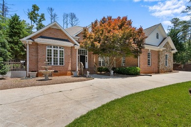 This beautifully designed traditional home offers 4 spacious - photo 4