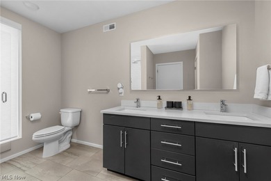 Stunning, impeccably maintained luxury corner townhome in the - photo 19