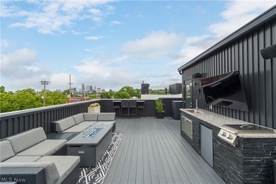 Stunning, impeccably maintained luxury corner townhome in the - photo 33