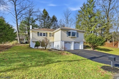 This recently renovated 3 bedroom 2 bathroom home features - photo 4
