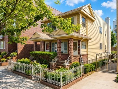 Fully detached two (2) family with private driveway in prime - photo 5
