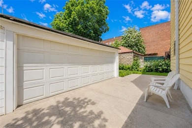 Fully detached two (2) family with private driveway in prime - photo 8