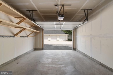 Beautifully maintained, freshly painted, and elevator-accessible - photo 42