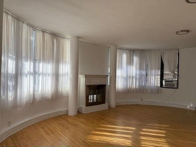 Beautiful and spacious renovated 1 bedroom/ 1 1/2 bathroom - photo 3