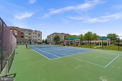 Beautifully maintained, freshly painted, and elevator-accessible - photo 48