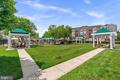 Beautifully maintained, freshly painted, and elevator-accessible - photo 49