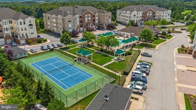 Beautifully maintained, freshly painted, and elevator-accessible - photo 50