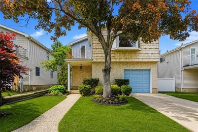 Welcome to the heart of Eltingville, Staten Island. This priced - photo 1