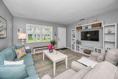 WOW... GROUND FLOOR... IMMACULATE & DESIGNER-PERFECT 2-BEDROOM - photo 5