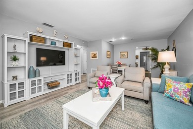 WOW... GROUND FLOOR... IMMACULATE & DESIGNER-PERFECT 2-BEDROOM - photo 7