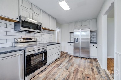 This beautifully renovated 2-bedroom, 1 bath bungalow is full of - photo 12