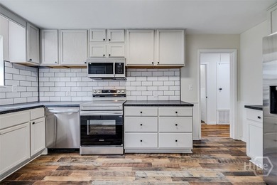 This beautifully renovated 2-bedroom, 1 bath bungalow is full of - photo 15