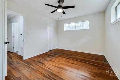 This beautifully renovated 2-bedroom, 1 bath bungalow is full of - photo 18