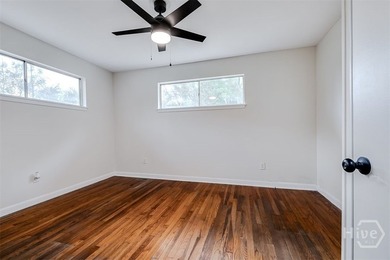This beautifully renovated 2-bedroom, 1 bath bungalow is full of - photo 20