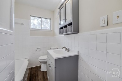 This beautifully renovated 2-bedroom, 1 bath bungalow is full of - photo 23