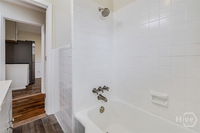 This beautifully renovated 2-bedroom, 1 bath bungalow is full of - photo 25