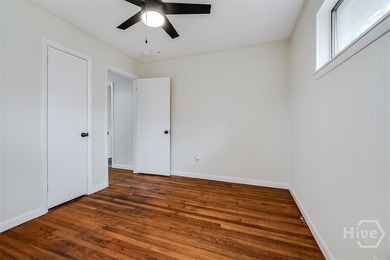 This beautifully renovated 2-bedroom, 1 bath bungalow is full of - photo 26