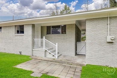 This beautifully renovated 2-bedroom, 1 bath bungalow is full of - photo 29