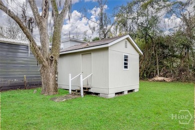 This beautifully renovated 2-bedroom, 1 bath bungalow is full of - photo 32