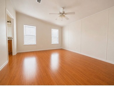 Welcome to this spacious and well-maintained 4-bedroom - photo 4