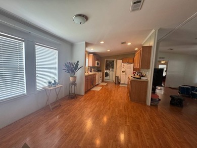 Welcome to this spacious and well-maintained 4-bedroom - photo 6