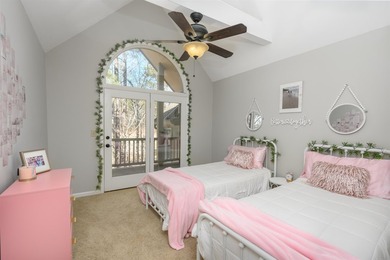 Unique townhome opportunity in the heart of Reynolds Lake