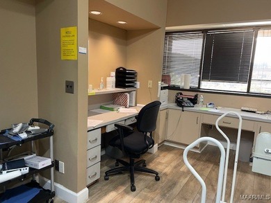 MODERN MEDICAL OFFICE CLOSE TO BAPTIST EAST ER ENTRANCE. LARGE
