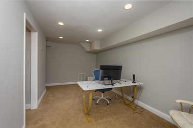 Unique townhome opportunity in the heart of Reynolds Lake