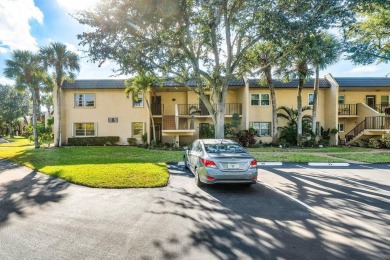 (private lake, pond, creek) Condo For Sale in West Palm Beach Florida
