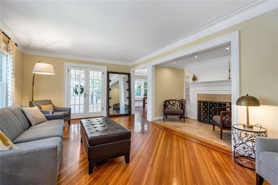 A distinguished Colonial Revival residence with subtle Arts & - photo 10
