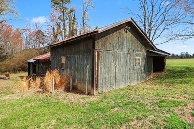 Welcome home to the beauty of country living. Set on 2.89 acres - photo 33