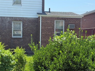 BACK ON THE MARKET...PRIMED FOR A REASONABLE OFFER! Bay Terrace - photo 4
