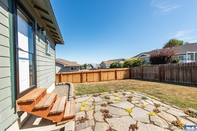 Beautiful 3 bedroom plus den/office home with water views on a - photo 36