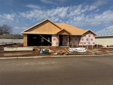 New Construction on Live Oak Golf Course! This stunning - photo 1