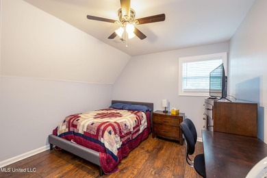 Located in a peaceful cove just minutes from Silo Square! A - photo 17
