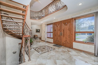 Welcome to 10 Arbutus Way! This stunning custom-built - photo 8