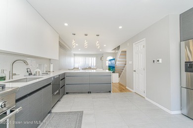 Welcome to 210 Tennyson Drive, Staten Island, NY 10308 a - photo 9