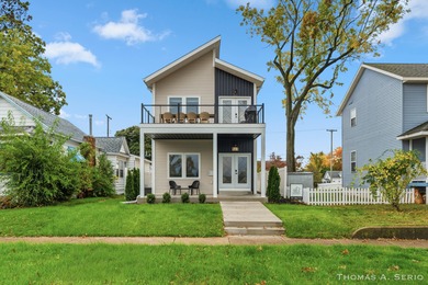 (private lake, pond, creek) Home For Sale in Muskegon Michigan