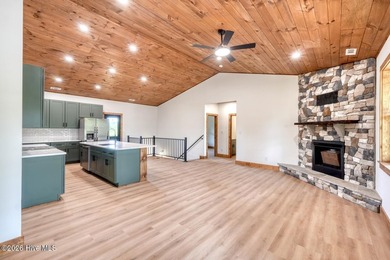 Welcome to this stunning 3-bedroom, 3-bathroom modern rustic - photo 11
